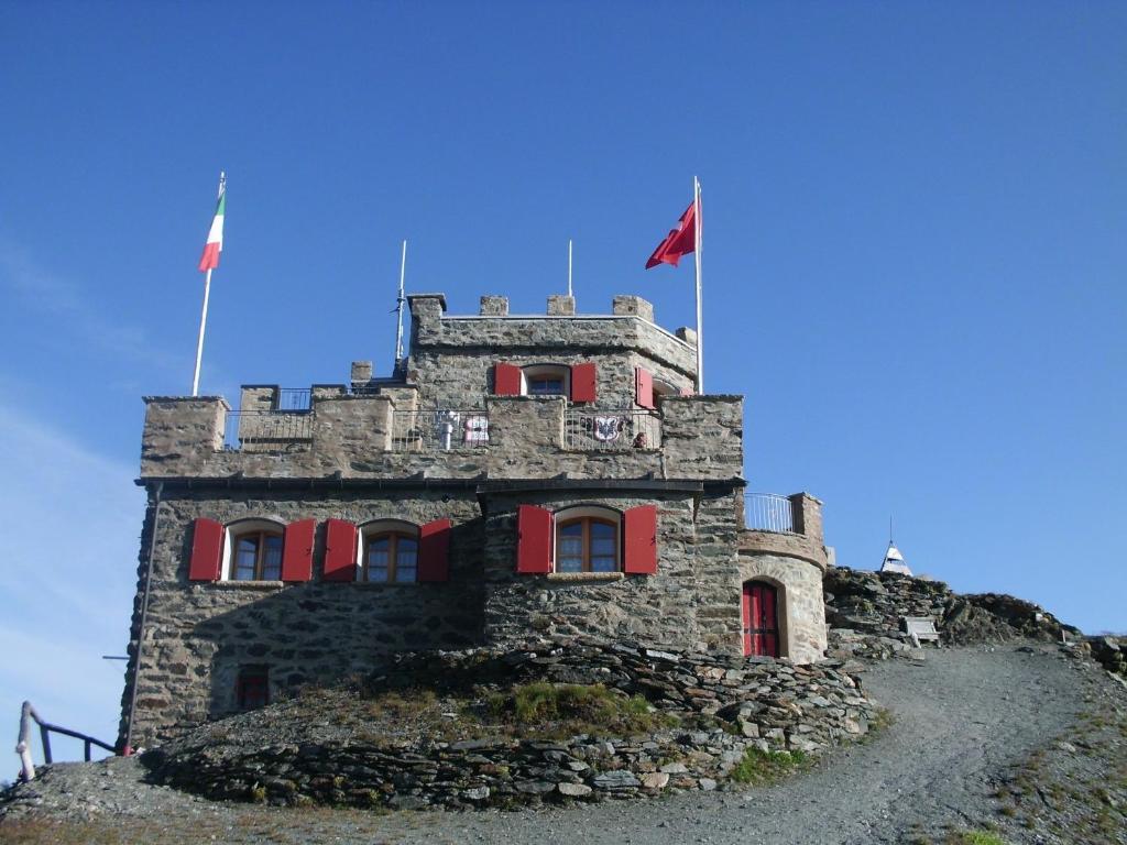 Rifugio Garibaldi Hotel *